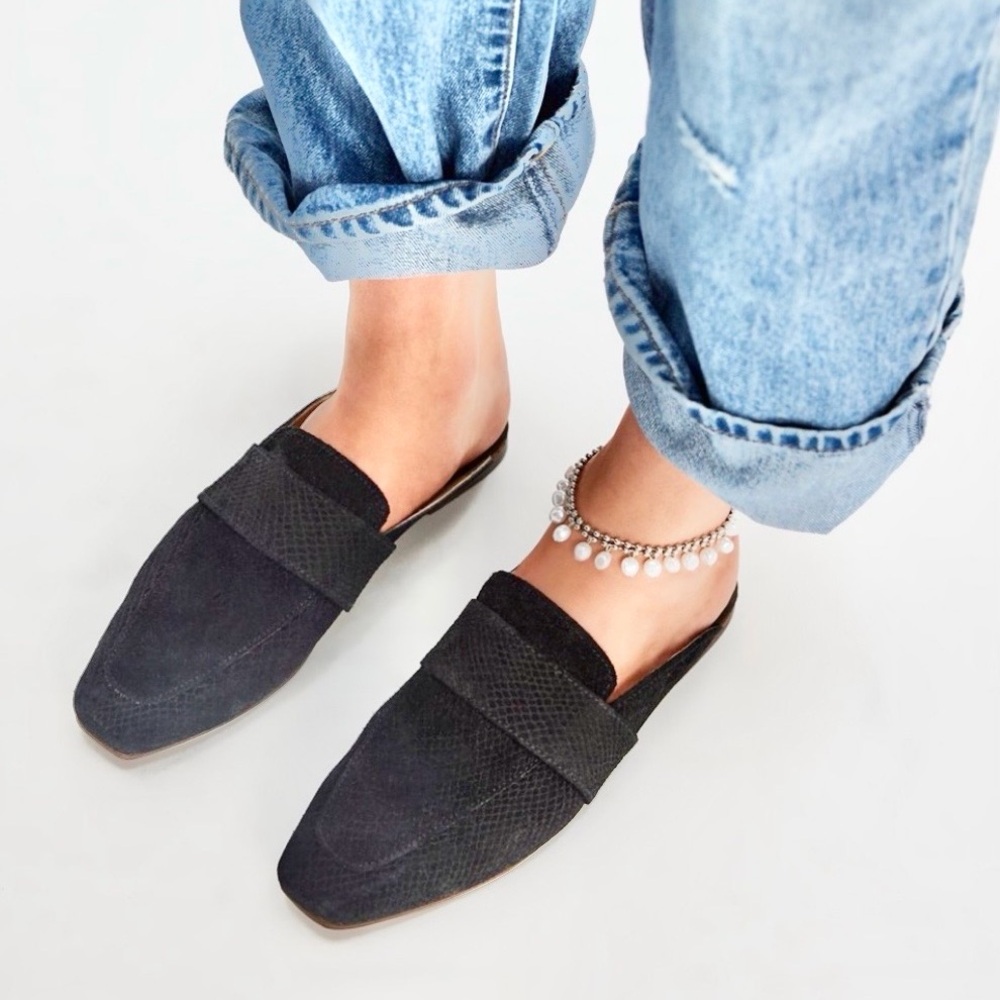 Free People “At Ease” Black Suede Loafer Mule Size 8. Worn 1 tine